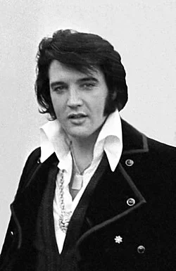 1935 - Elvis Presley, (ö. 1977)