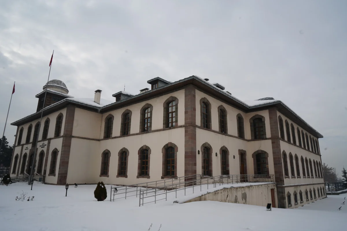 Erzurum Kongre Binası’nda tehlike! Ziyarete kapatıldı