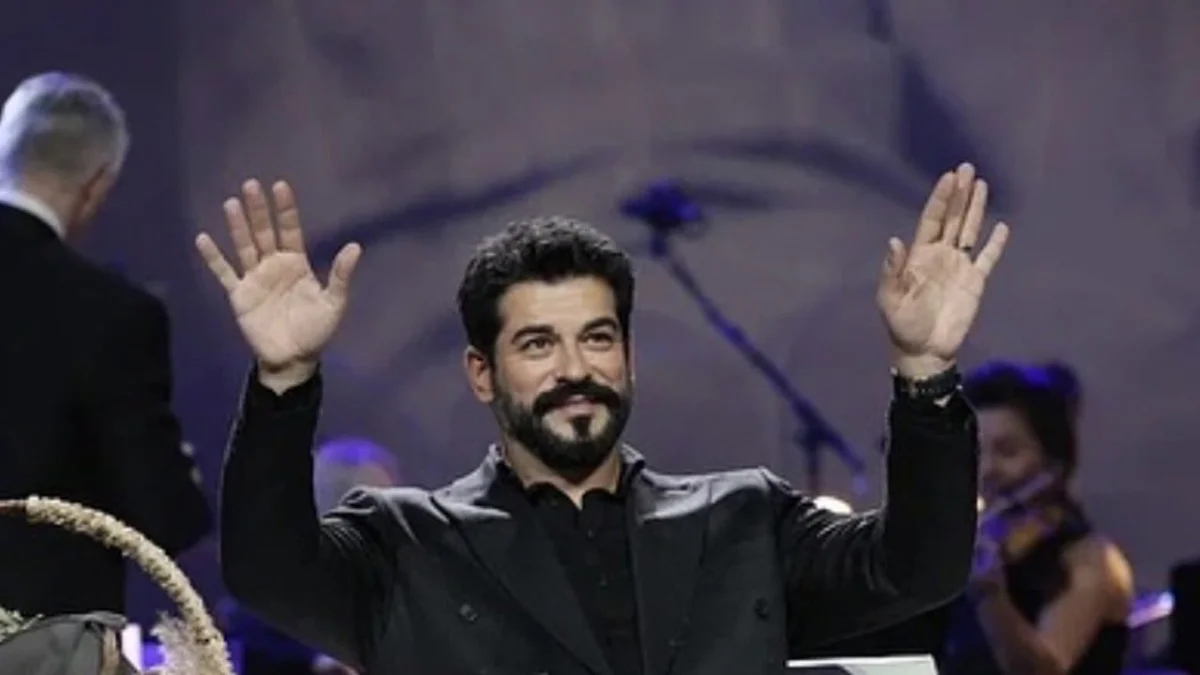 Burak Özçivit ve Fahriye Evcen'in bu sene Joy Awards'a davet edilmediği konuşuluyor