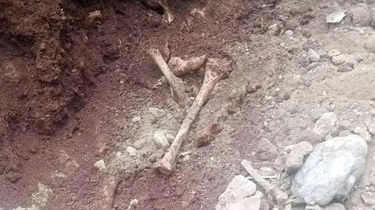 Muratpaşa ilçesi Kızılsaray Mahallesi 76 Sokak’ta ASAT ekipleri tarafından yürütülen kazı çalışması sırasında