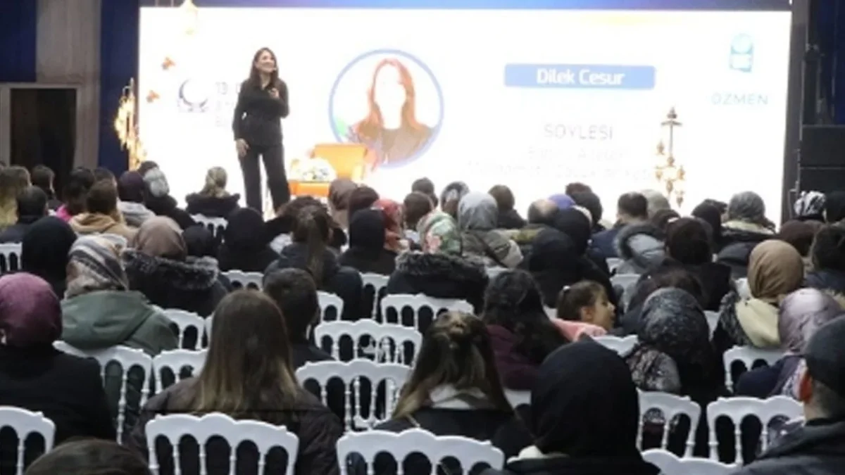 Eyüpsultan Belediyesi tarafından kurulan Ramazan çadırında erkek çocuklarla ilgili söyleşi büyük tepki çekti.