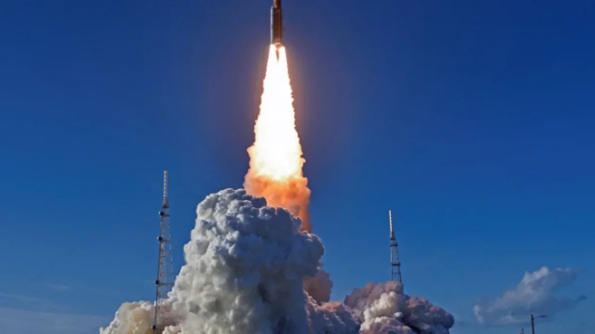 Mürettebat, Ay'a yaklaşık 62 bin 800 kilometre mesafeye ulaştıklarında bu geçişi tamamladı