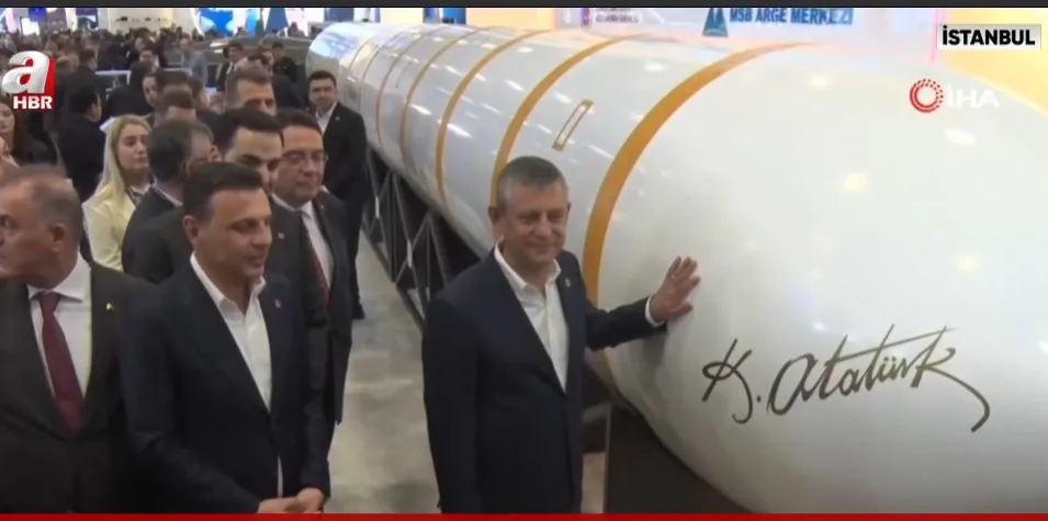 CHP lideri İstanbul&rsquo;daki savunma sanayii fuarında boy g&ouml;sterdi